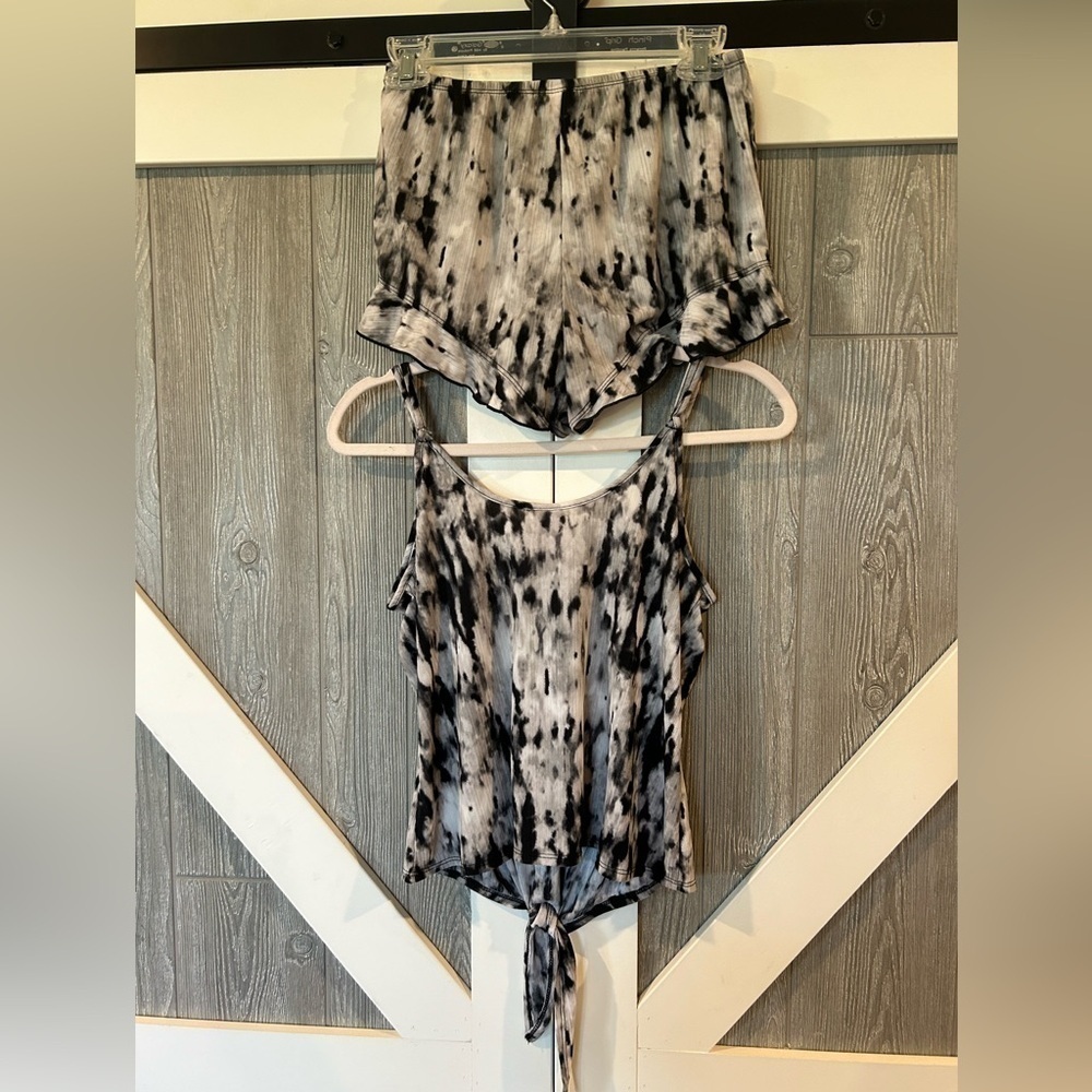 B4.13 Secret Treasureās 2 pc intimate set w/adjustable straps black/gray. Sz8-10 - Picture 3 of 5